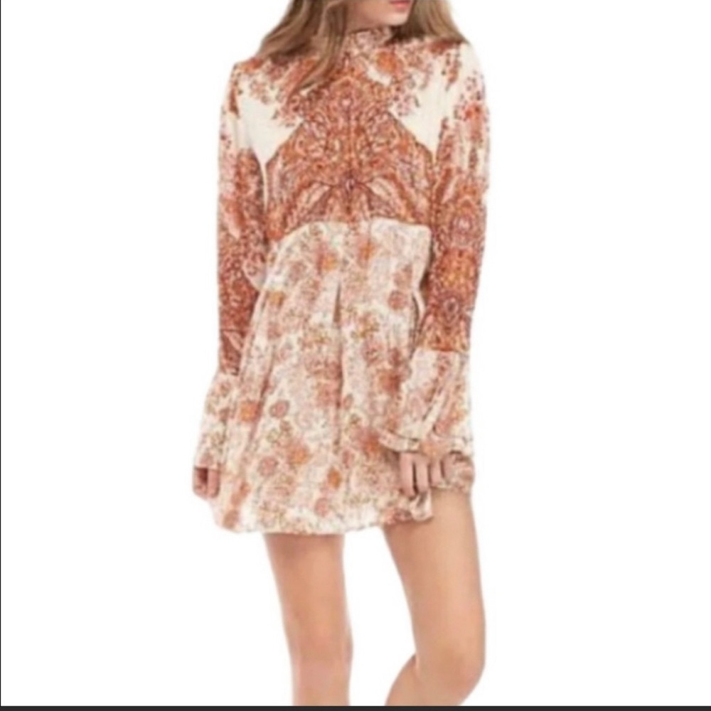 Free People Floral dress size M, Boho , Cut Out Back with a tie. New with tags